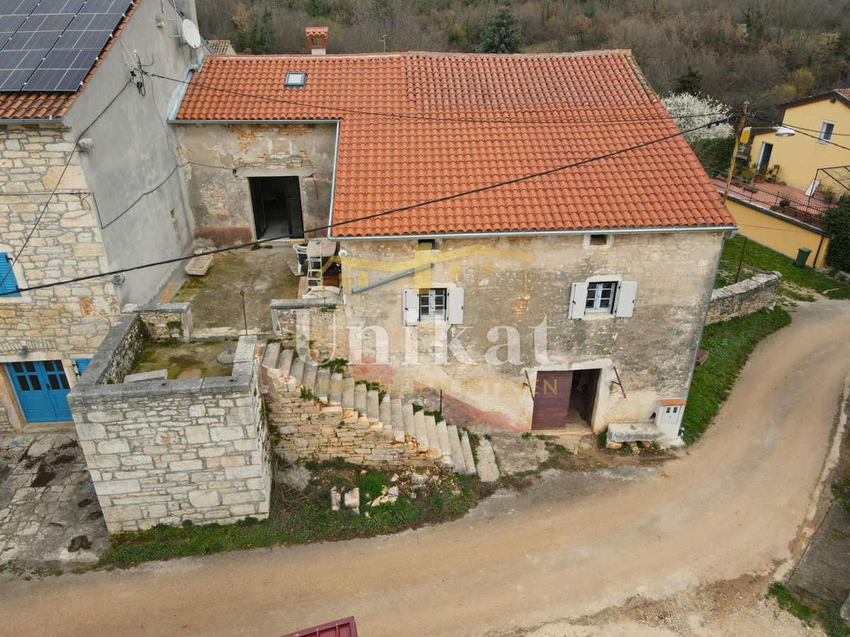 Kamena hiša blizu Višnjana za dokončanje